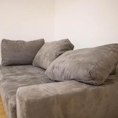 Small Affordable Apartment In Siska District * 卢布尔雅那