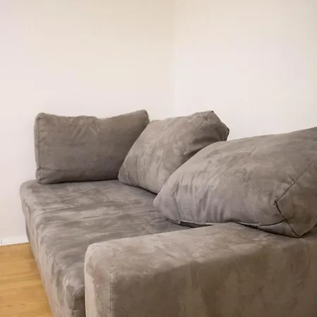 Small Affordable Apartment In Siska District * 卢布尔雅那